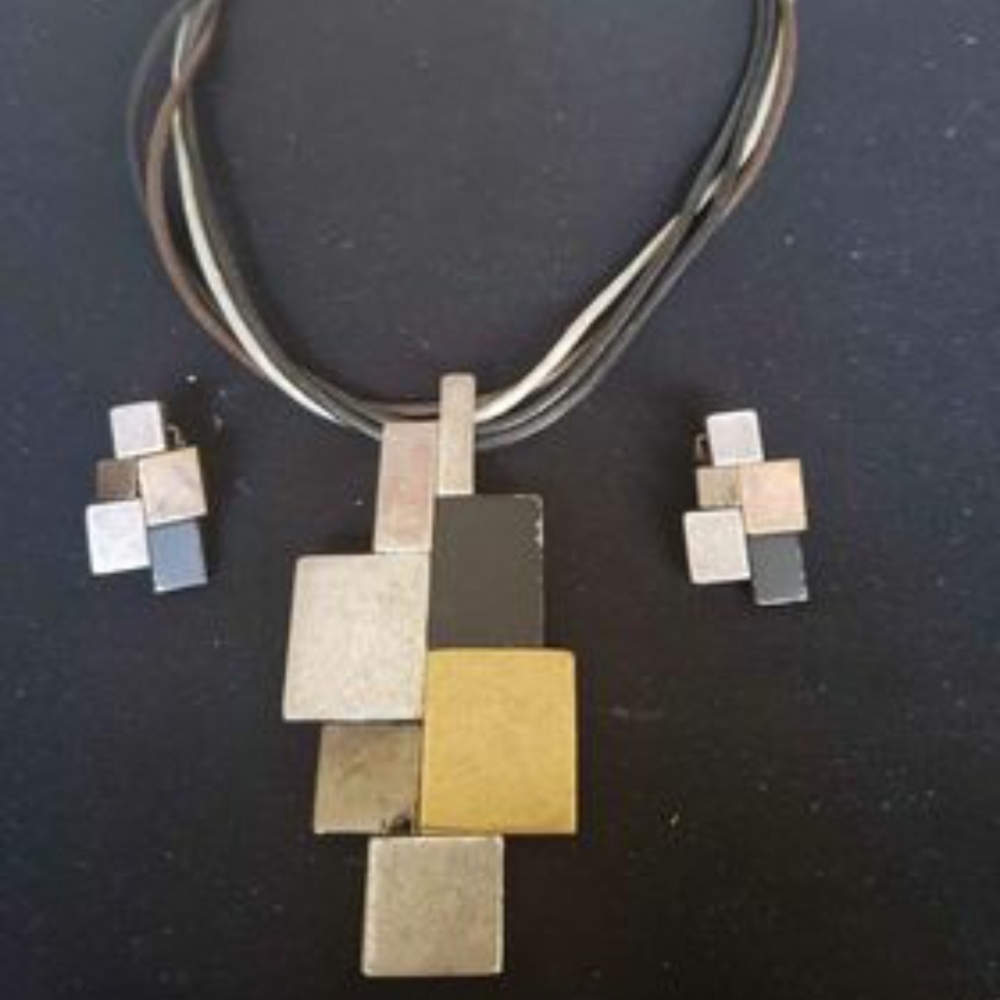 Chico's jewelry set necklace and earrings multy colors metal